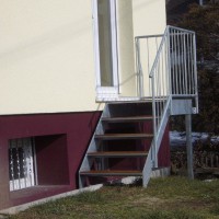 Treppe für einen Gartenausgang